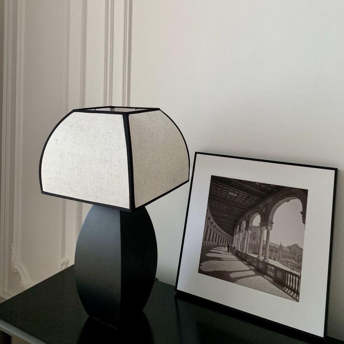 Alux Minimalistische Tischleuchte aus Stoff
