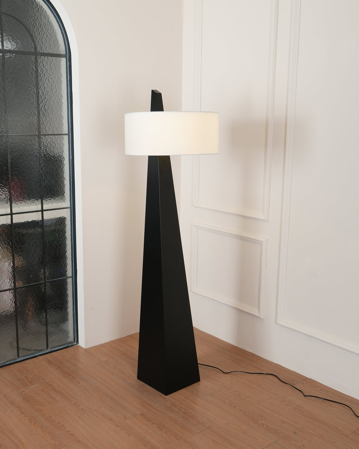 Renalise Obelisk Stehleuchte