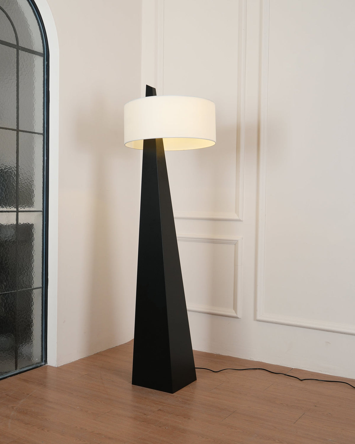 Renalise Obelisk Stehleuchte