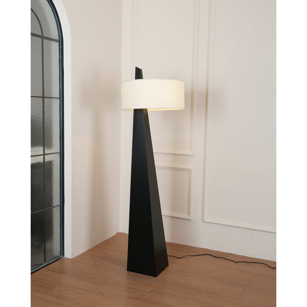 Renalise Obelisk Stehleuchte