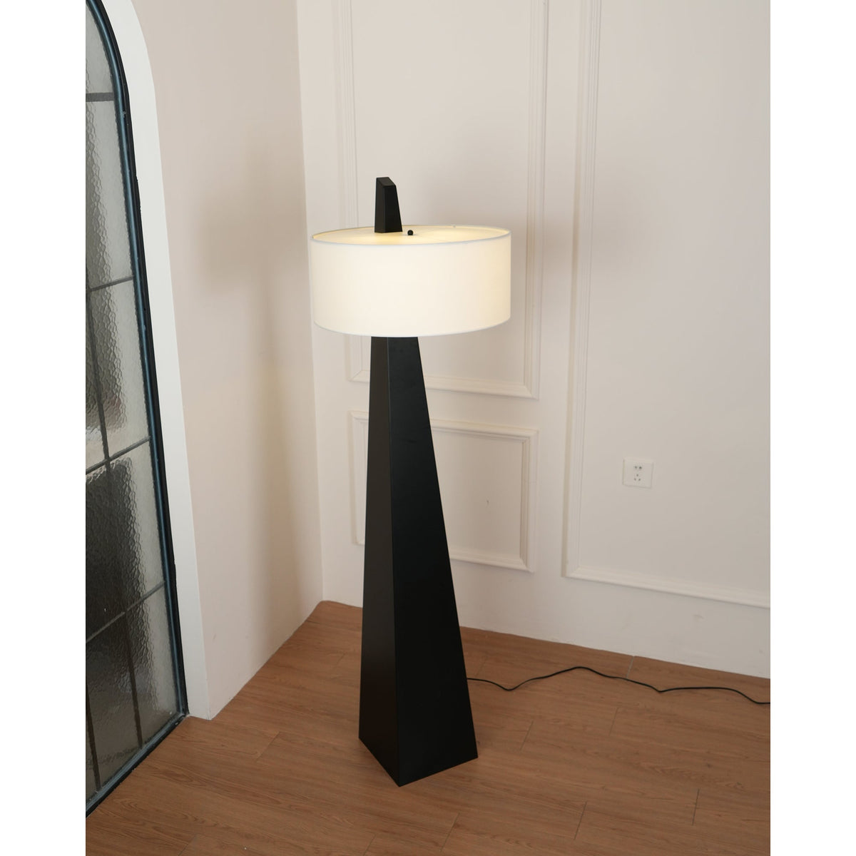 Renalise Obelisk Stehleuchte