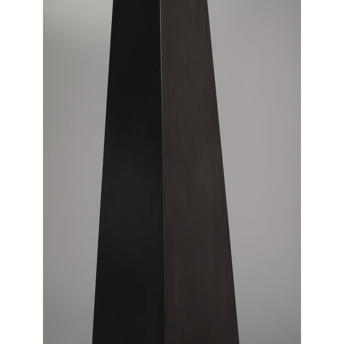Avenalora Obelisk-Tischleuchte