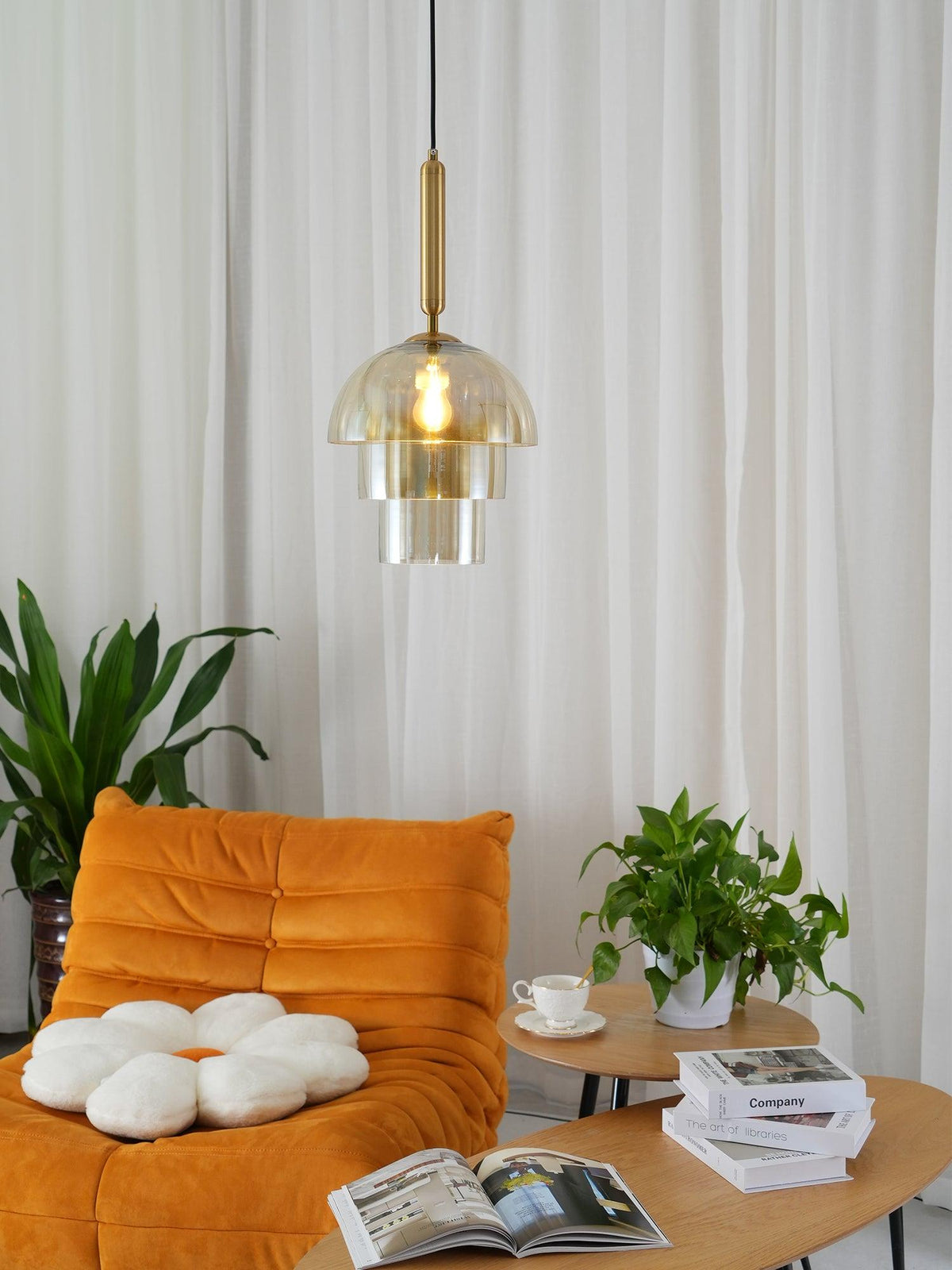 Renley Pendelleuchte aus Glas Cognac Kugel Messing Mid-Century-Stil