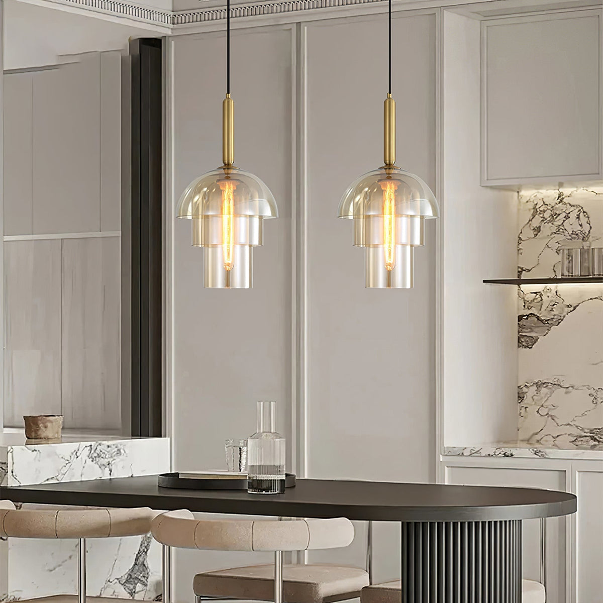 Renley Pendelleuchte aus Glas Cognac Kugel Messing Mid-Century-Stil