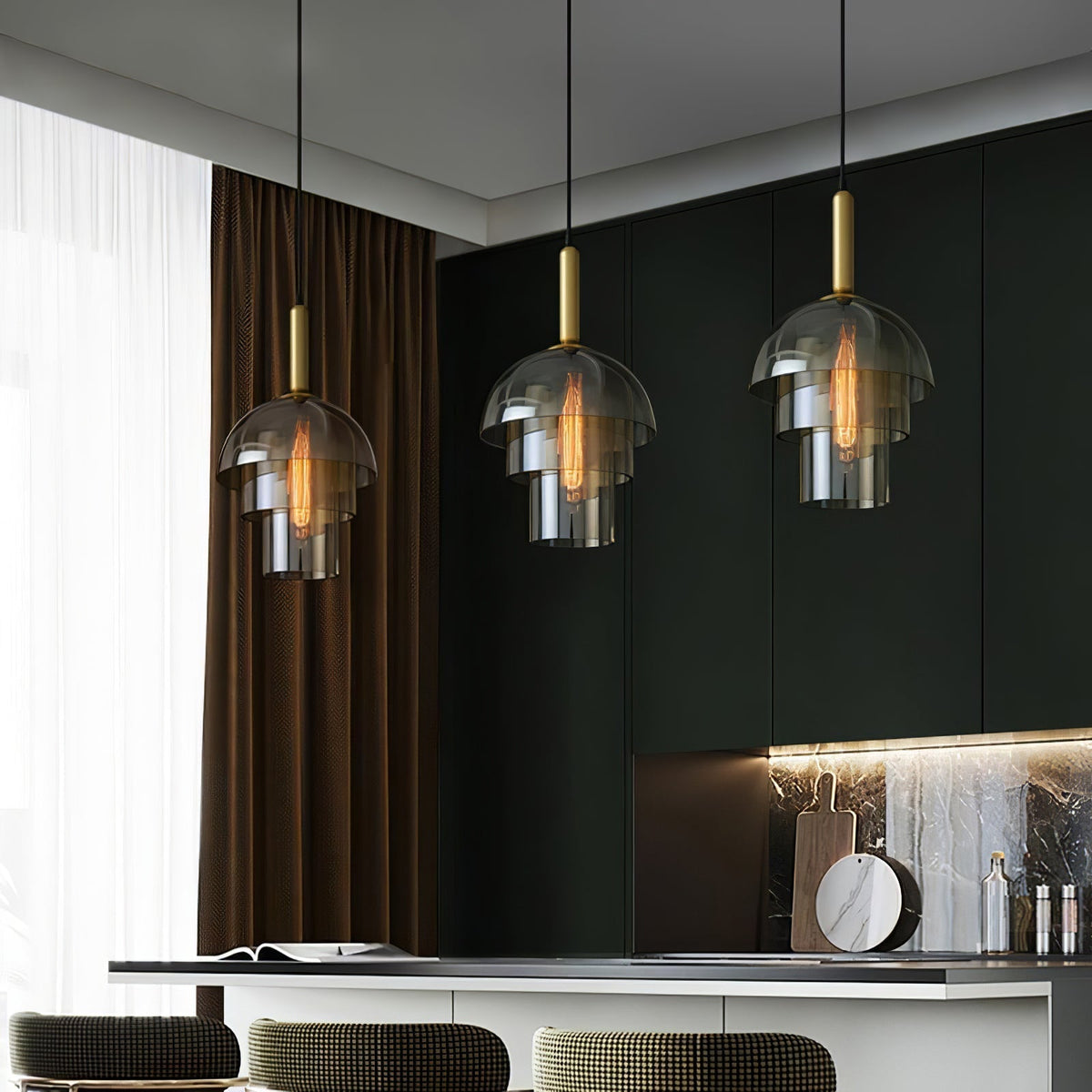Renley Pendelleuchte aus Glas Cognac Kugel Messing Mid-Century-Stil
