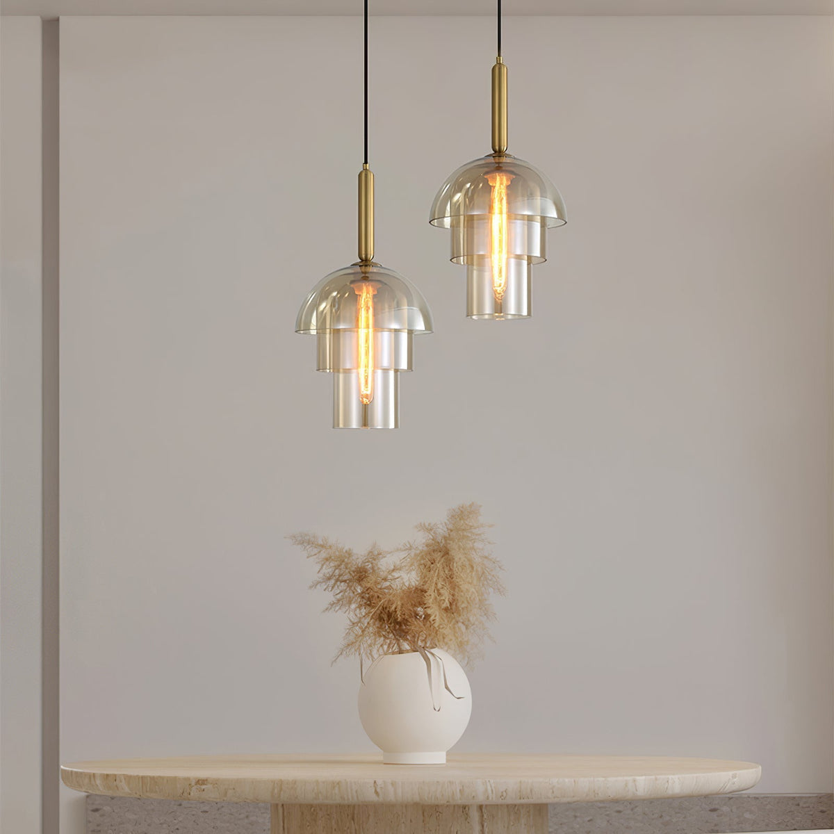 Renley Pendelleuchte aus Glas Cognac Kugel Messing Mid-Century-Stil