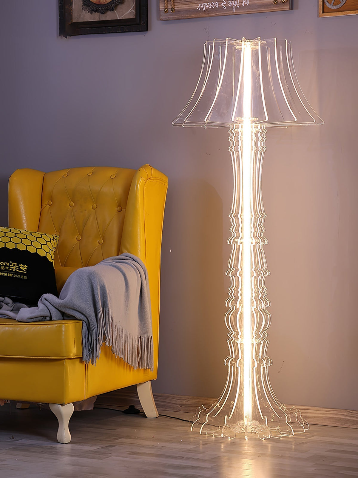 Elmariel skulpturale Acryl-Tischlampe