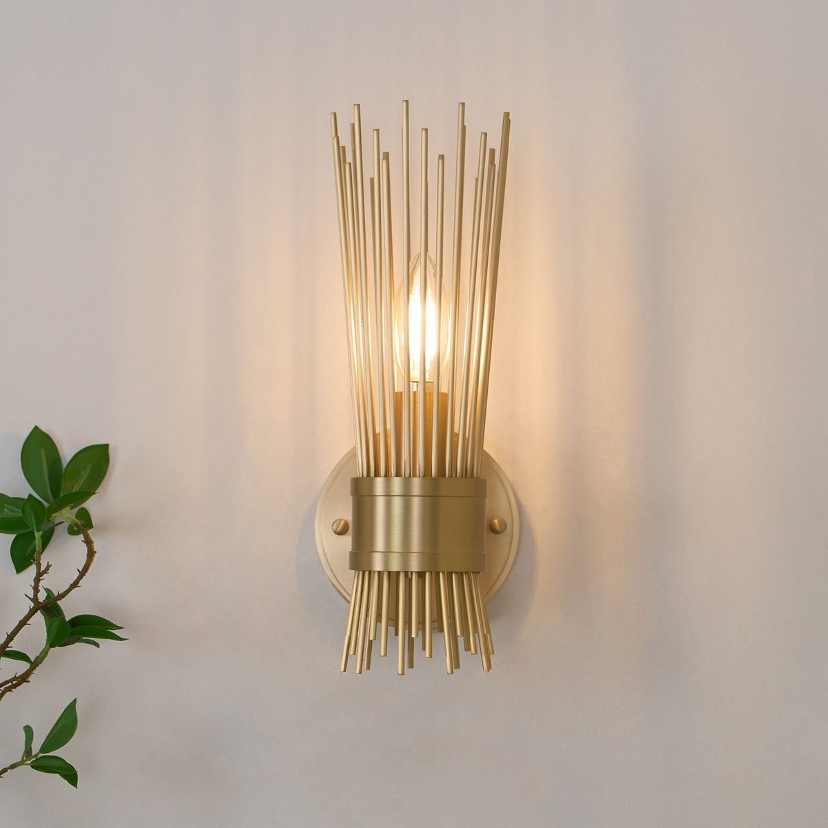 Thresher zeitgenössische luxuriöse Wandleuchte in Kerzenform aus Messing