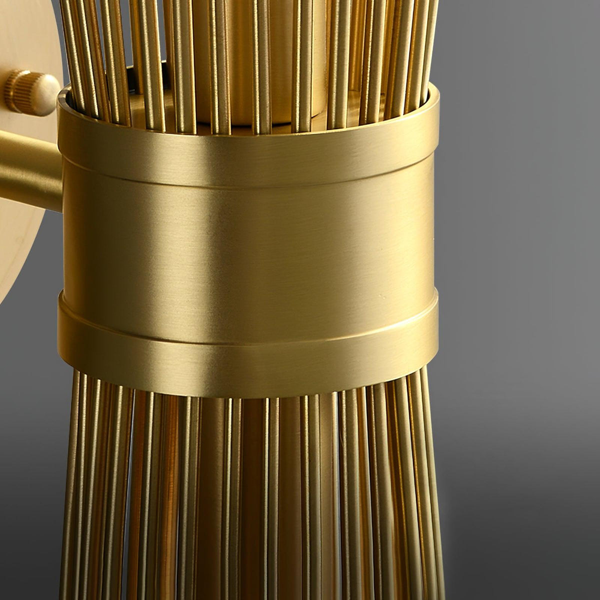 Thresher zeitgenössische luxuriöse Wandleuchte in Kerzenform aus Messing