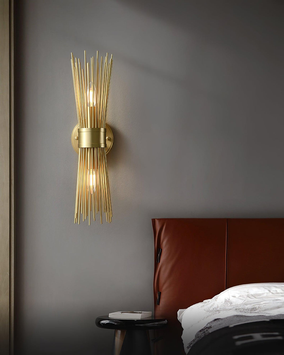 Thresher zeitgenössische luxuriöse Wandleuchte in Kerzenform aus Messing