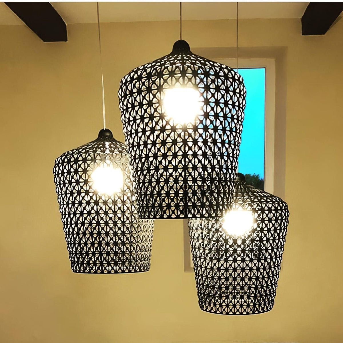Avnoran Premium zeitgenössische Kunst-Pendelleuchte aus Kunststoff