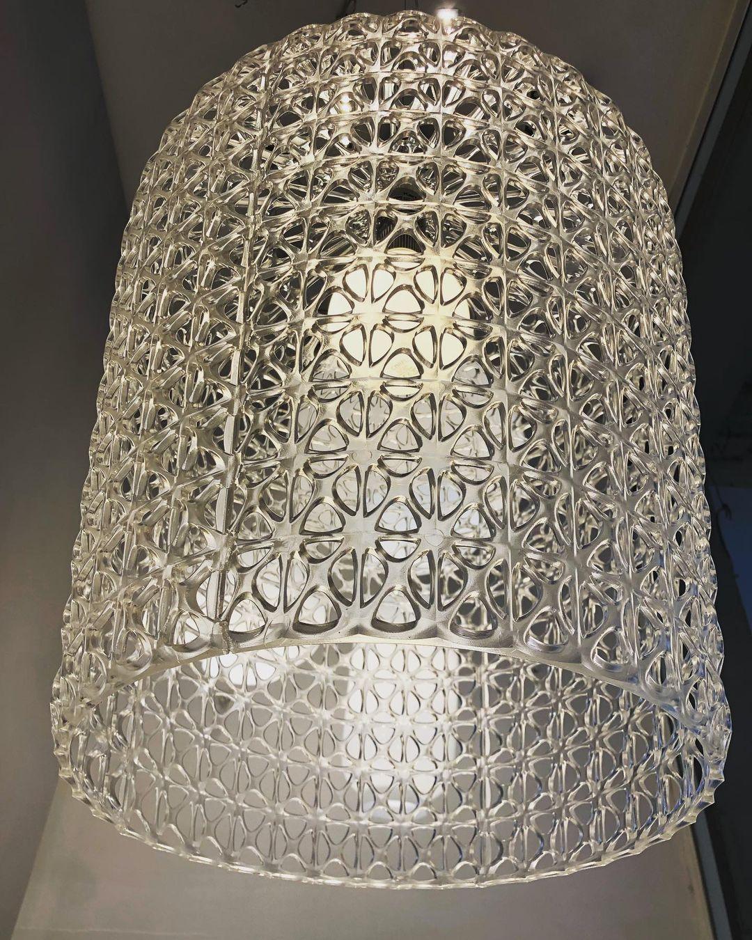 Avnoran Premium zeitgenössische Kunst-Pendelleuchte aus Kunststoff