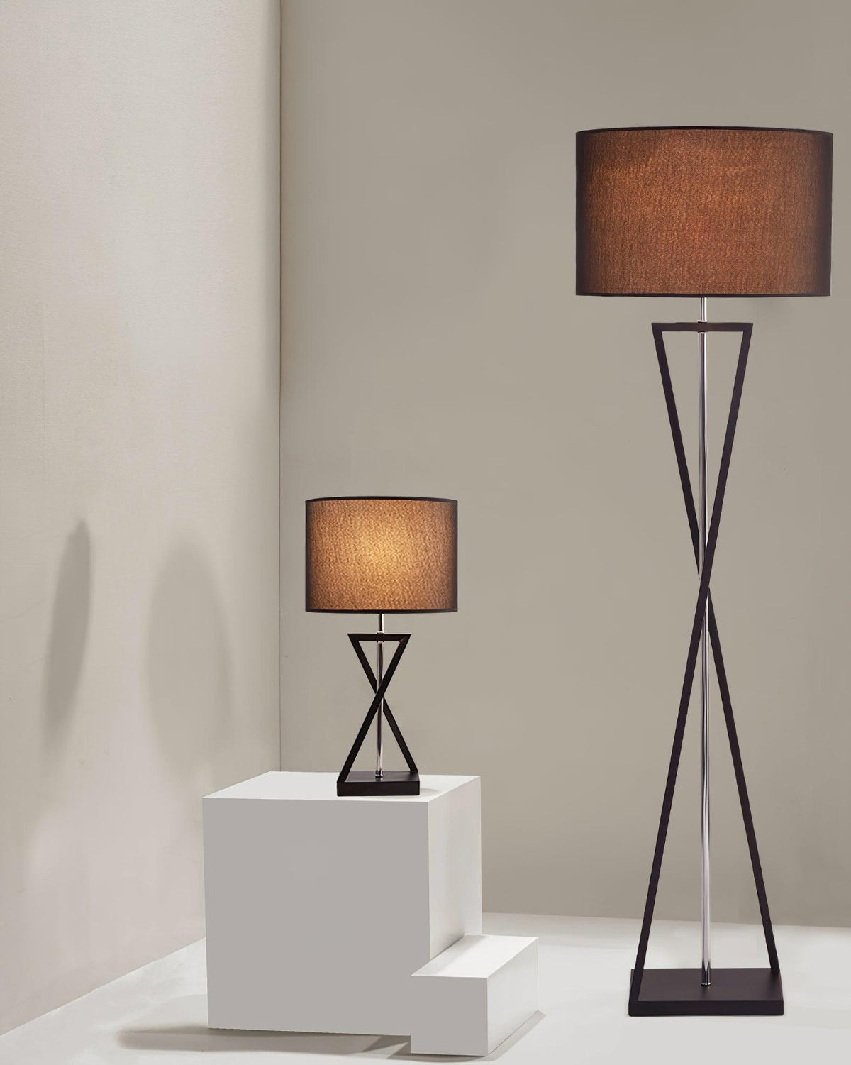 Xeno Schwarz Stoff Stehleuchte modern