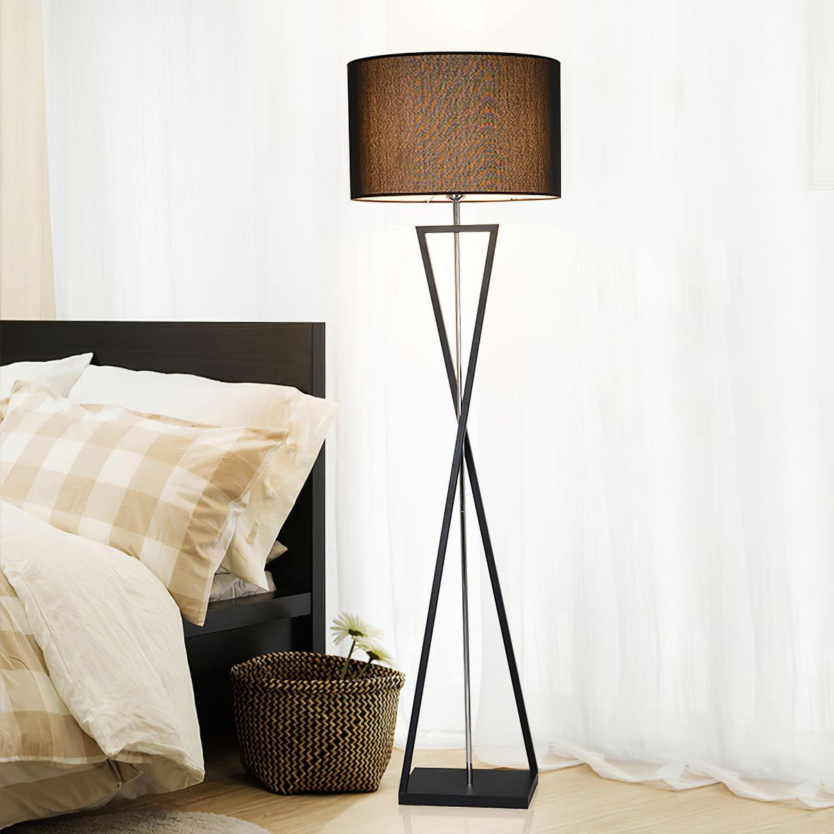 Xeno Schwarz Stoff Stehleuchte modern