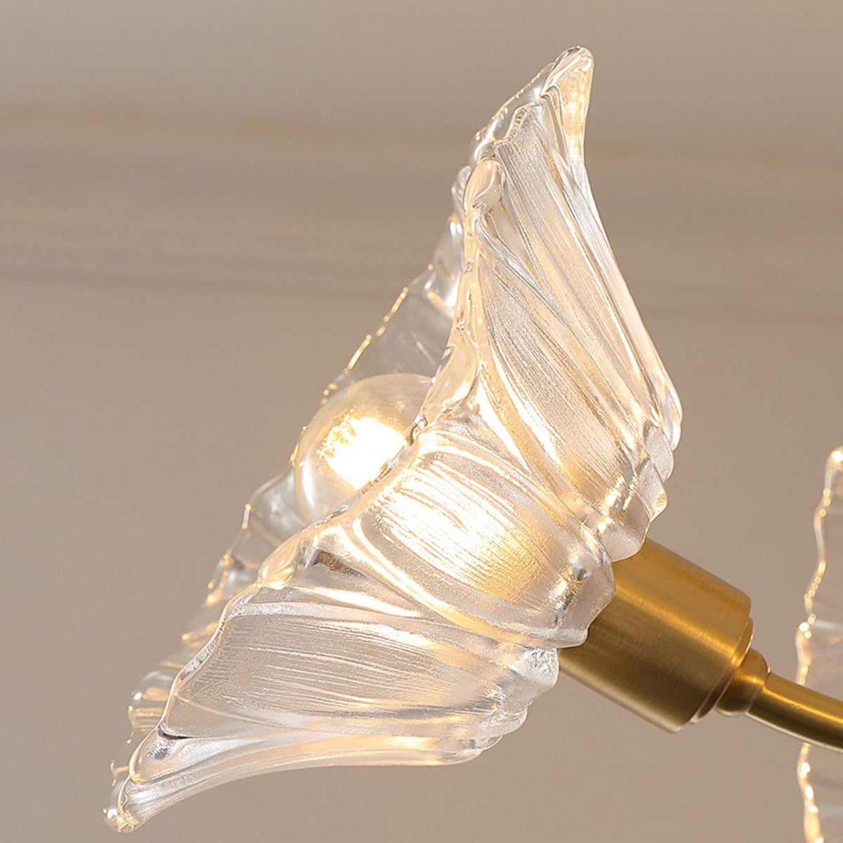 Celoreria Deckenleuchte aus Glas mit Blütenform und Petal-Design, elegant und zeitgenössisch