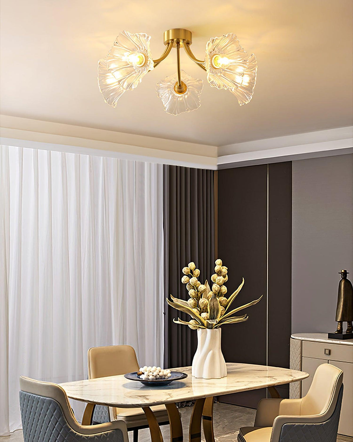 Celoreria Deckenleuchte aus Glas mit Blütenform und Petal-Design, elegant und zeitgenössisch
