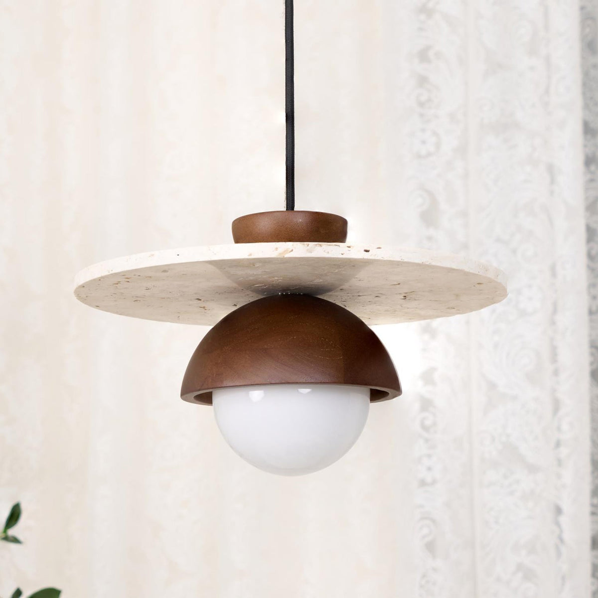 Calvion Pendelleuchte Travertin Holz Glas Kugel