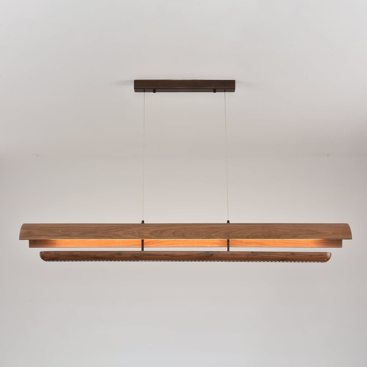 Rinireon Kronleuchter aus Holz in linearer Ausführung