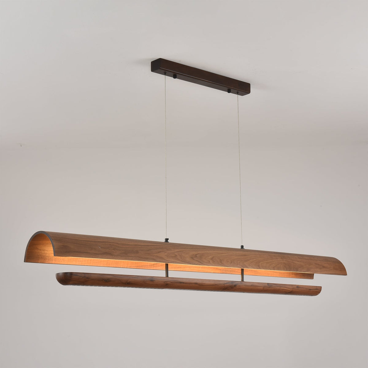 Rinireon Kronleuchter aus Holz in linearer Ausführung