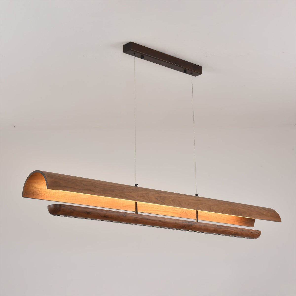 Rinireon Kronleuchter aus Holz in linearer Ausführung