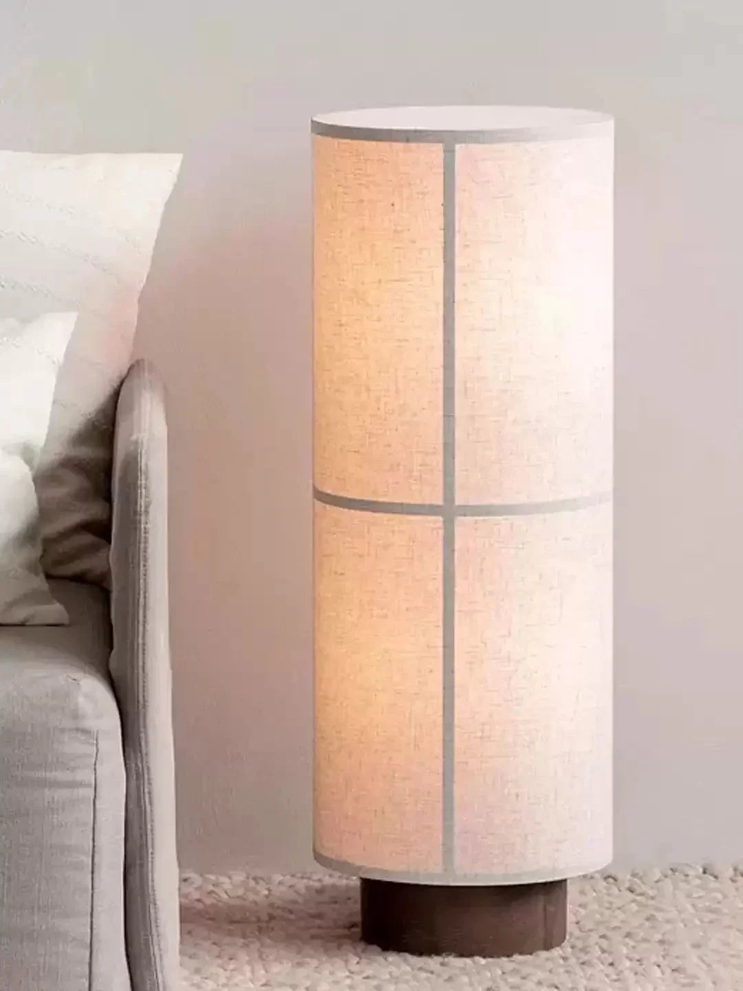 Lior Minimalistische Tischleuchte aus Stoff