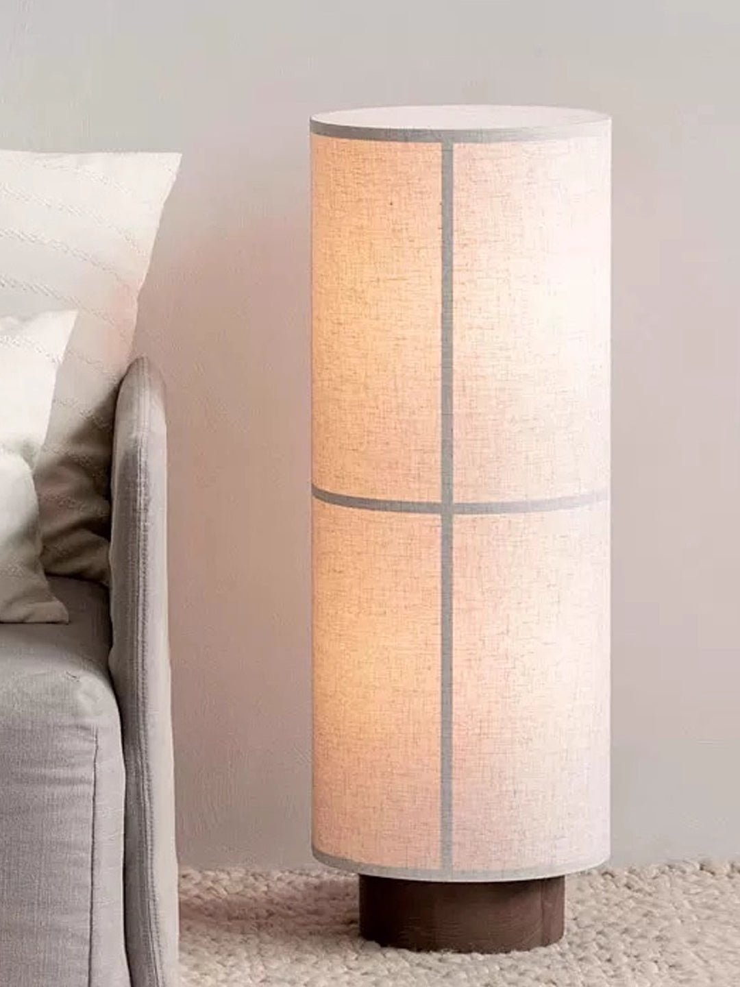 Lior Minimalistische Tischleuchte aus Stoff