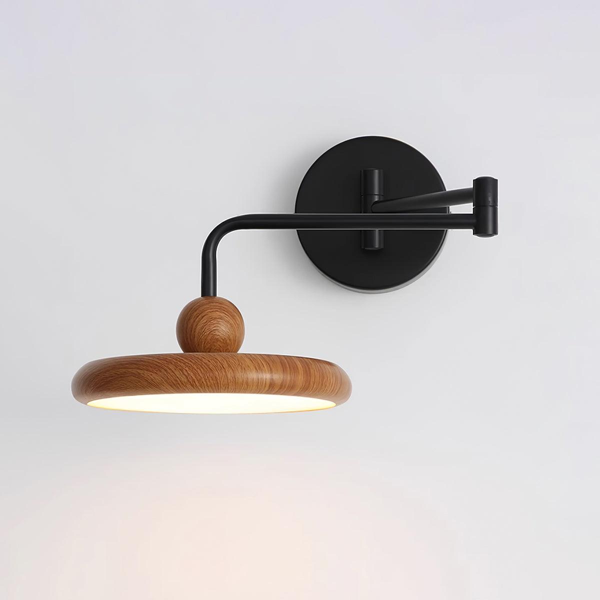 Kenshika Wandleuchte aus Holz in Schwarz