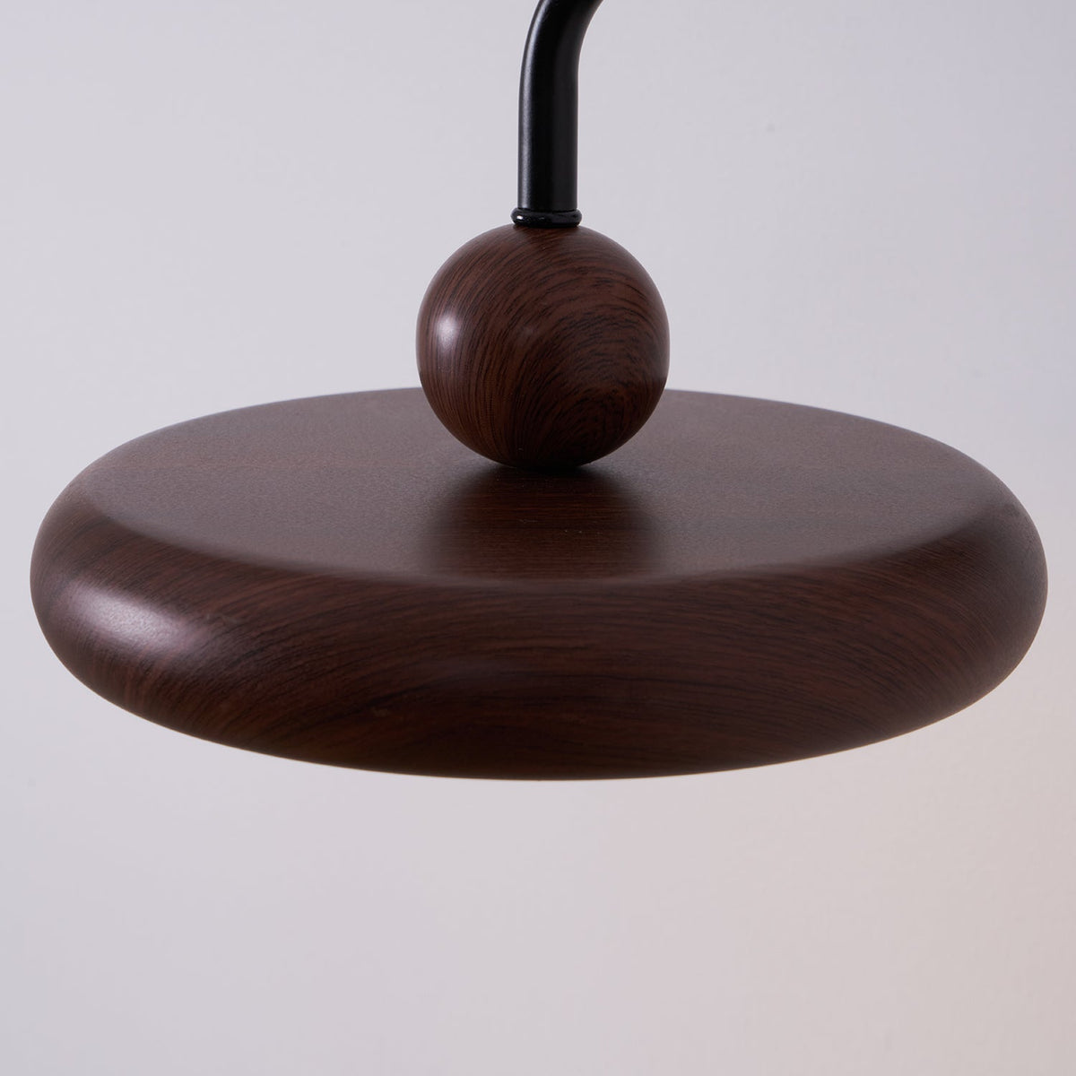 Tavo Wandleuchte aus Holz
