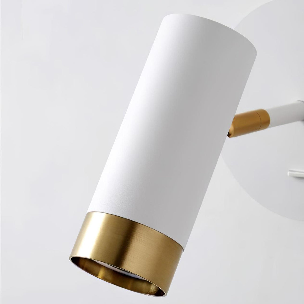 Cevare zeitgenössische minimalistische Wandleuchte