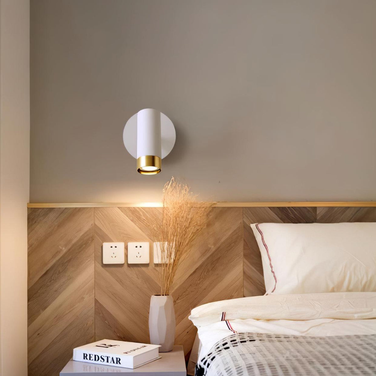 Cevare zeitgenössische minimalistische Wandleuchte