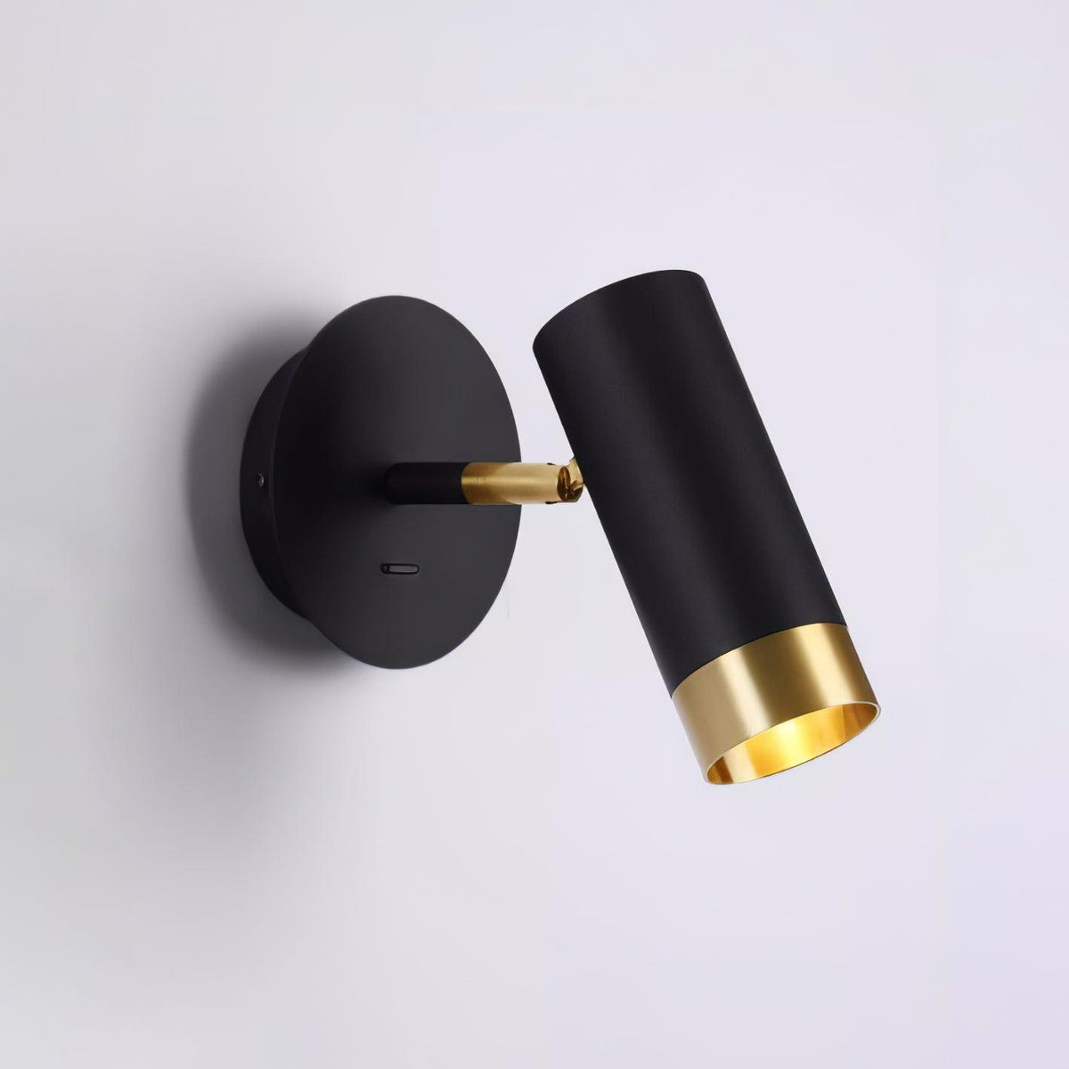 Cevare zeitgenössische minimalistische Wandleuchte
