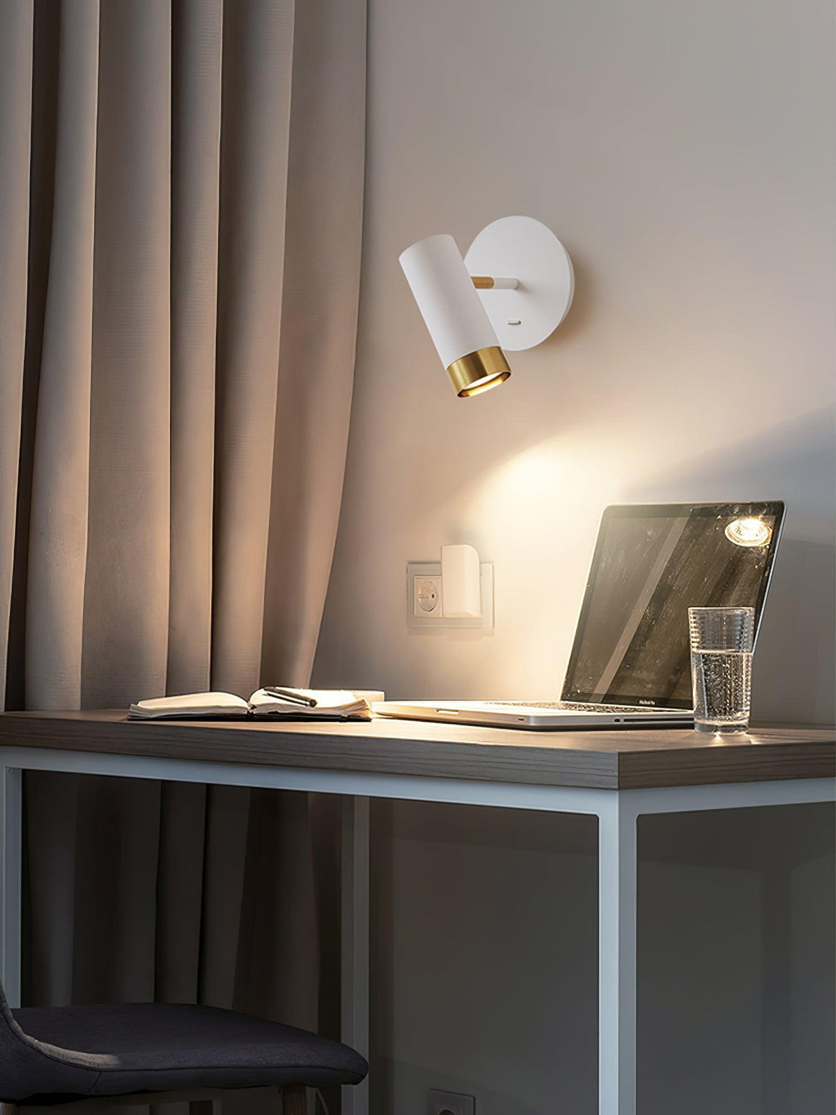 Cevare zeitgenössische minimalistische Wandleuchte