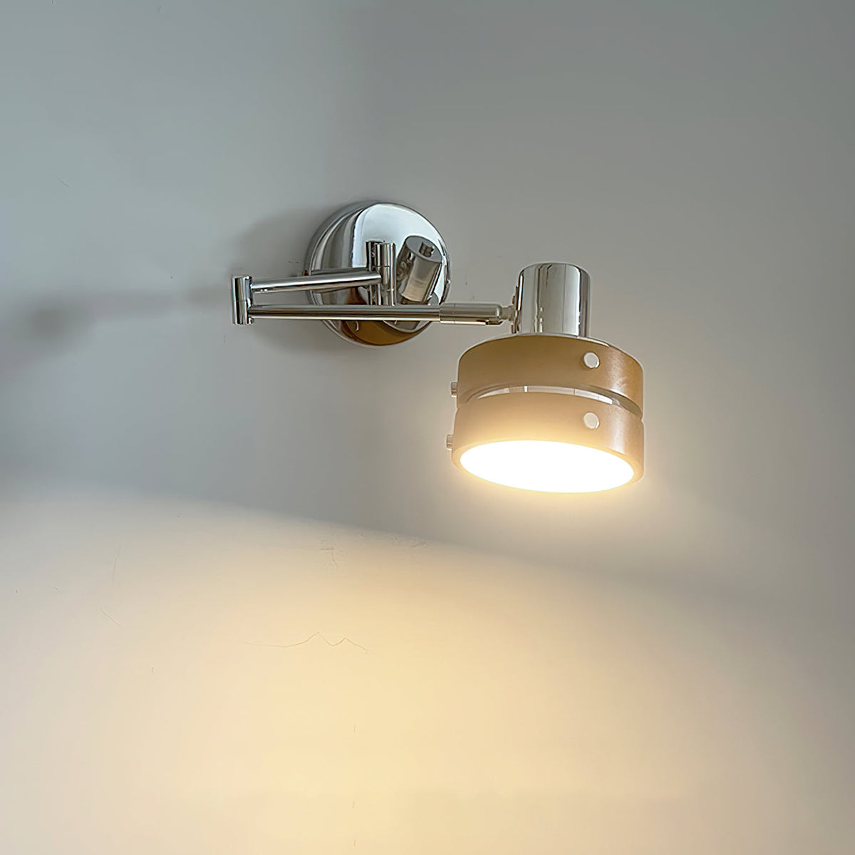 Karry Wandleuchte aus Holz mit verstellbarem Arm im Mid-Century-Stil