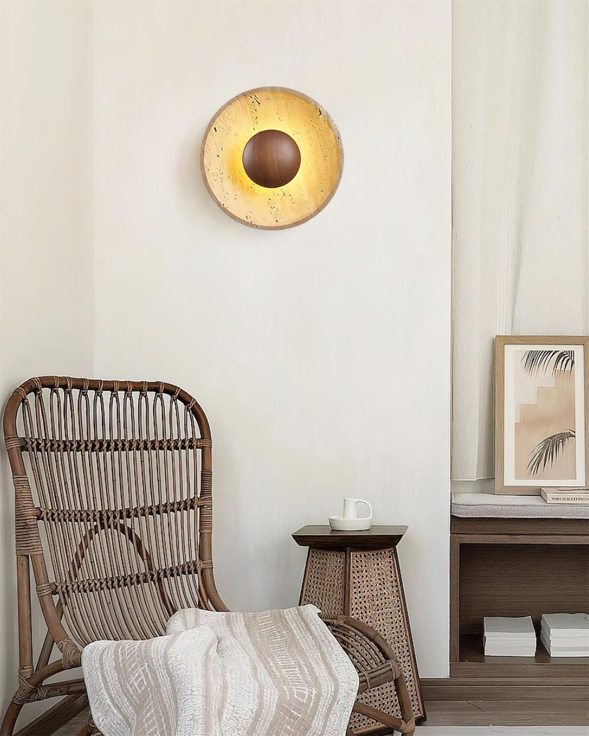 Norvian Wandleuchte rund aus Travertin minimalistisch