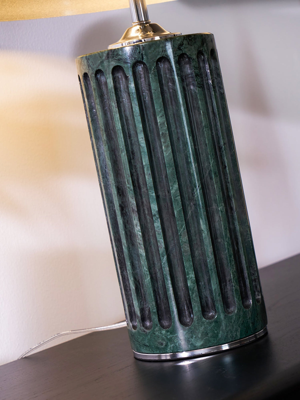 Zenith zeitgenössische Tischleuchte aus Marmor