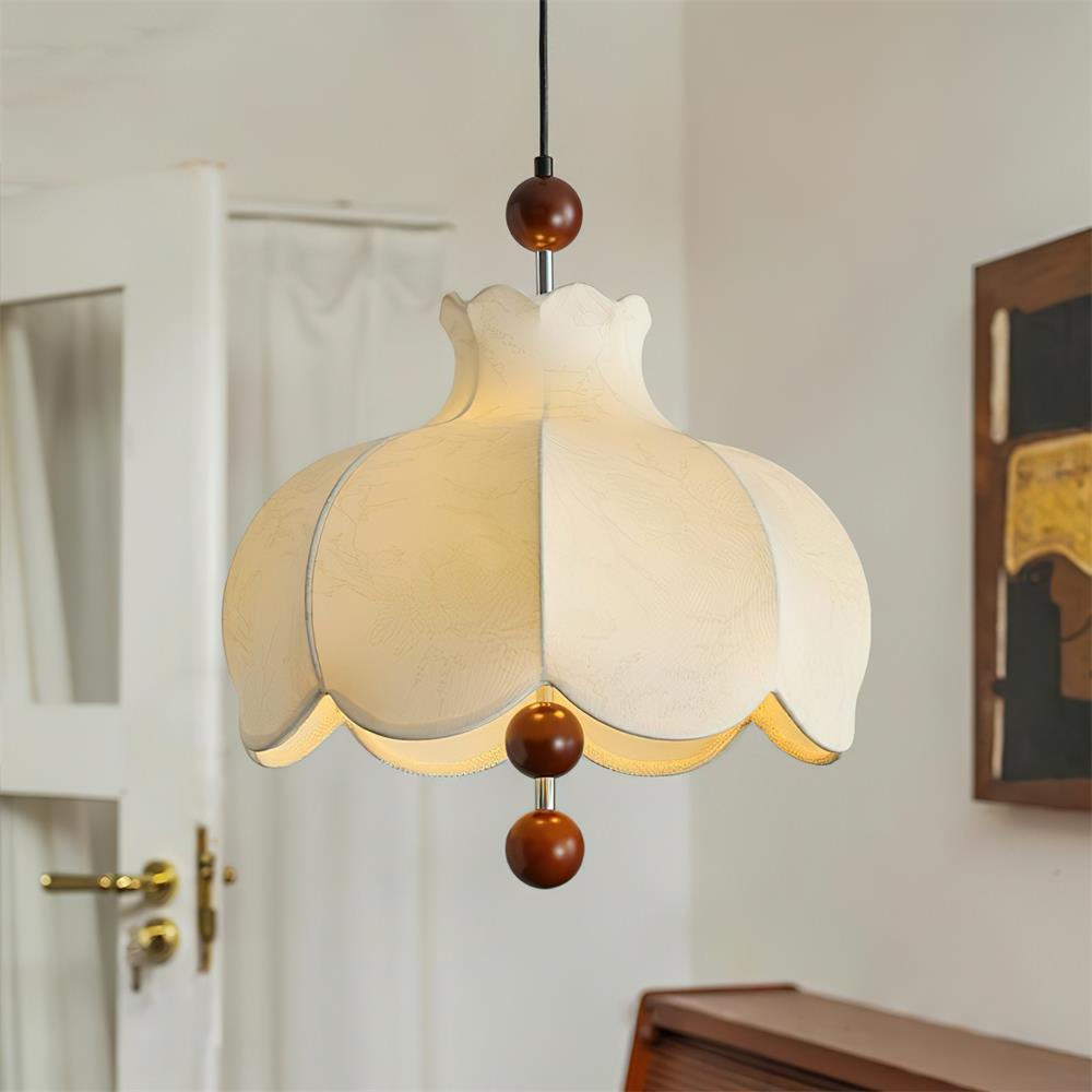 Vintage Pendelleuchte aus Stoff mit Holzakzenten fürs Wohnzimmer