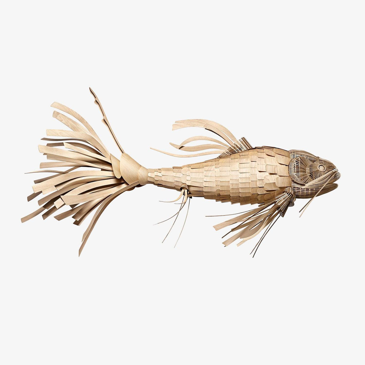 KOI Kronleuchter aus Holz in Form eines Fischs, handgefertigt
