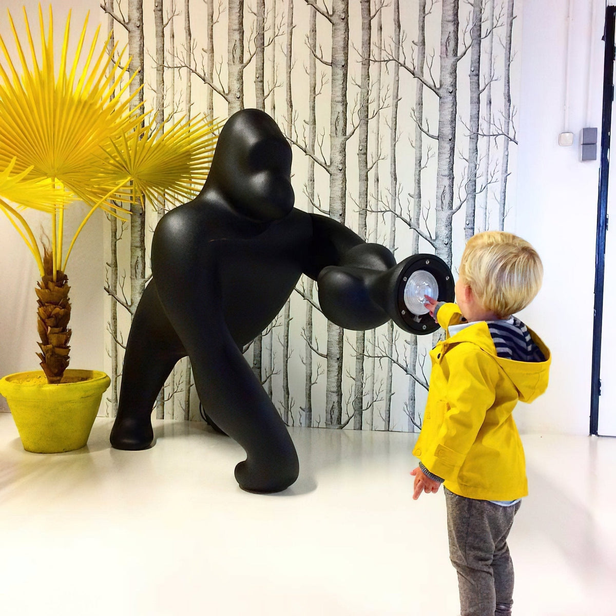 Zasolil Kunstharz Gorilla Stehleuchte