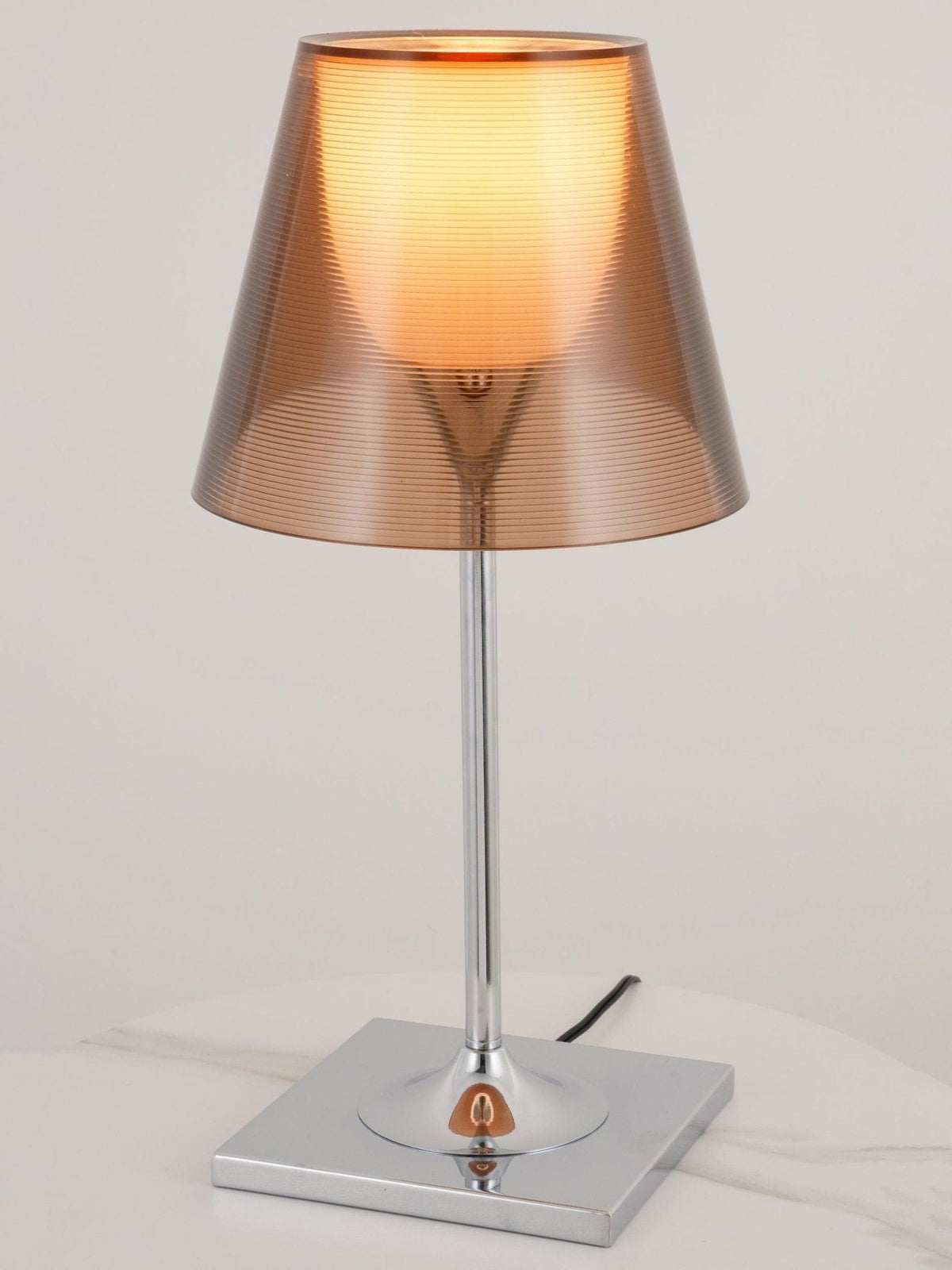Bravon Kunststoff-Tischlampe