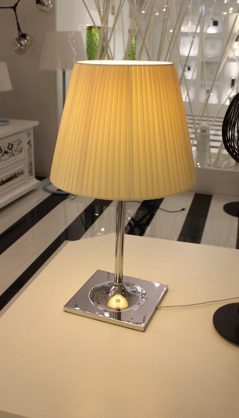 Bravon Kunststoff-Tischlampe