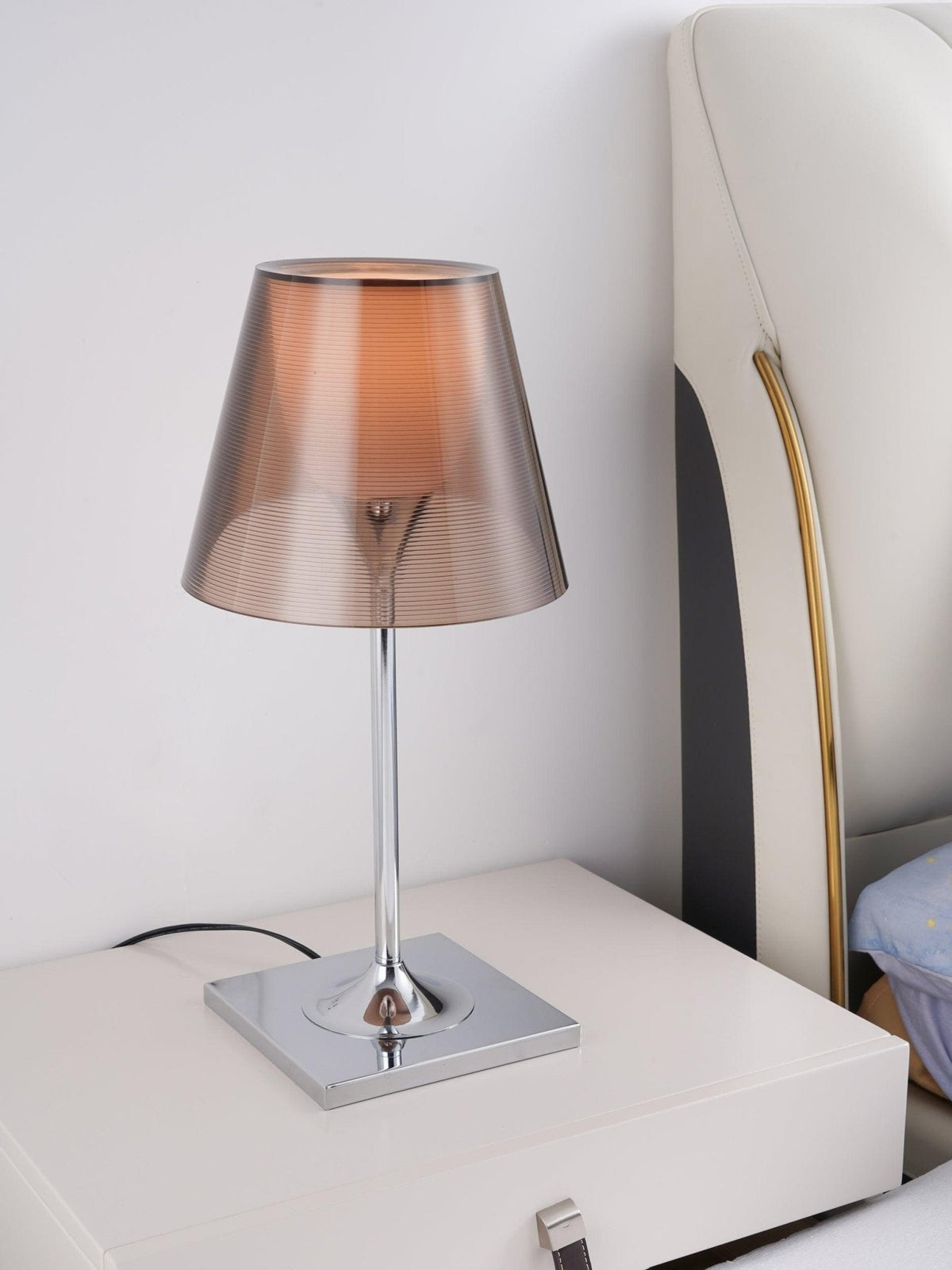 Bravon Kunststoff-Tischlampe