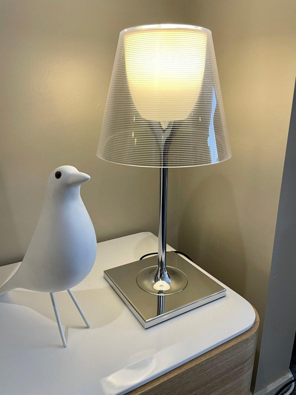 Bravon Kunststoff-Tischlampe