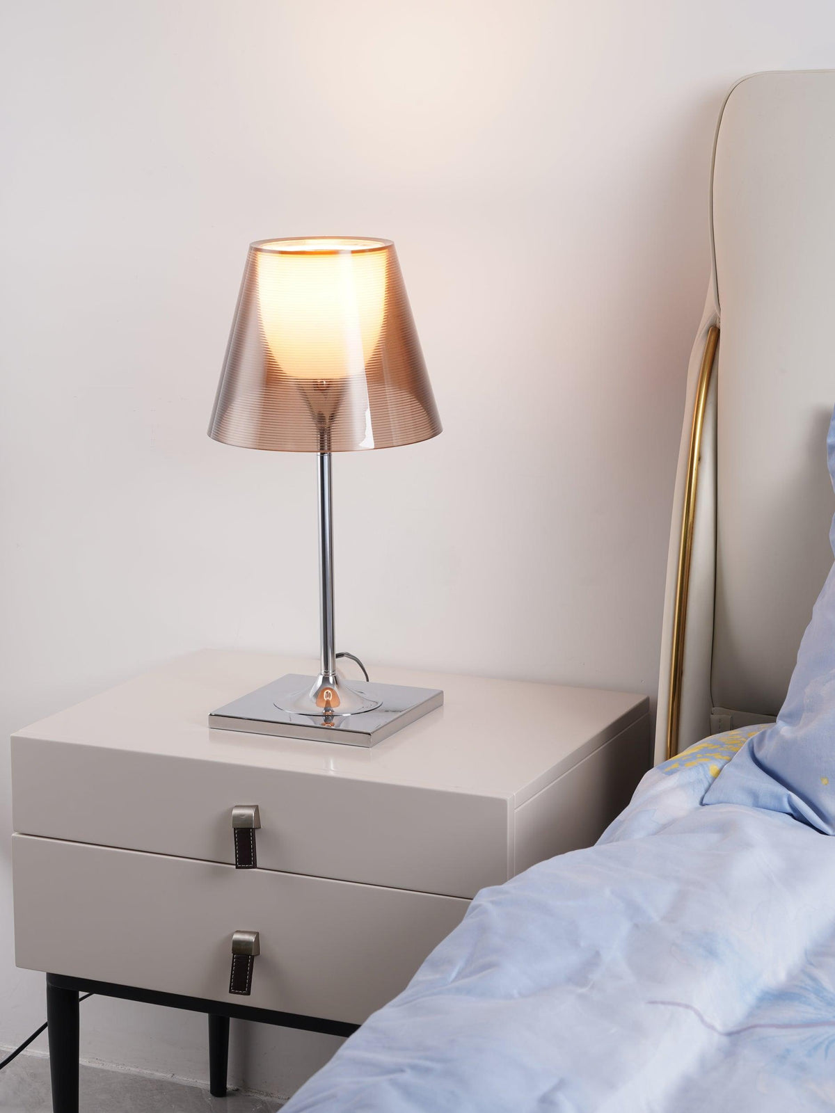 Bravon Kunststoff-Tischlampe
