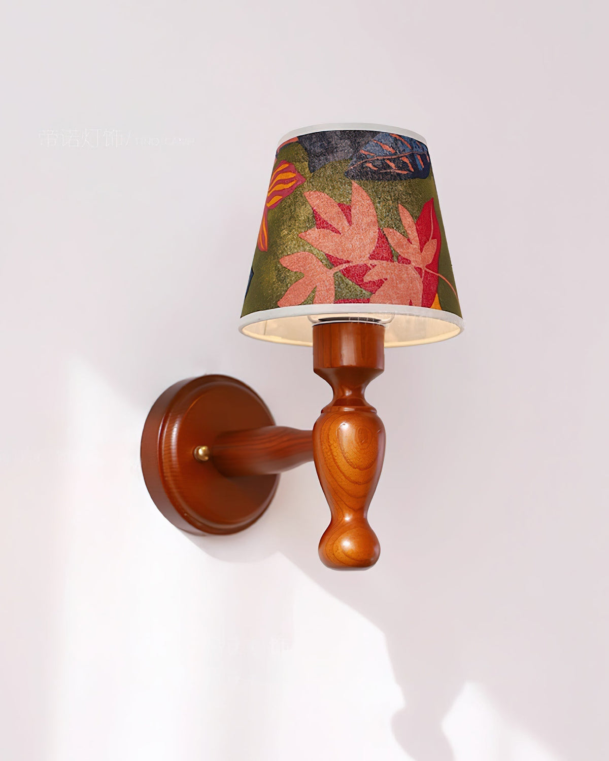 Orbel Mapleleaf Wandleuchte aus Holz