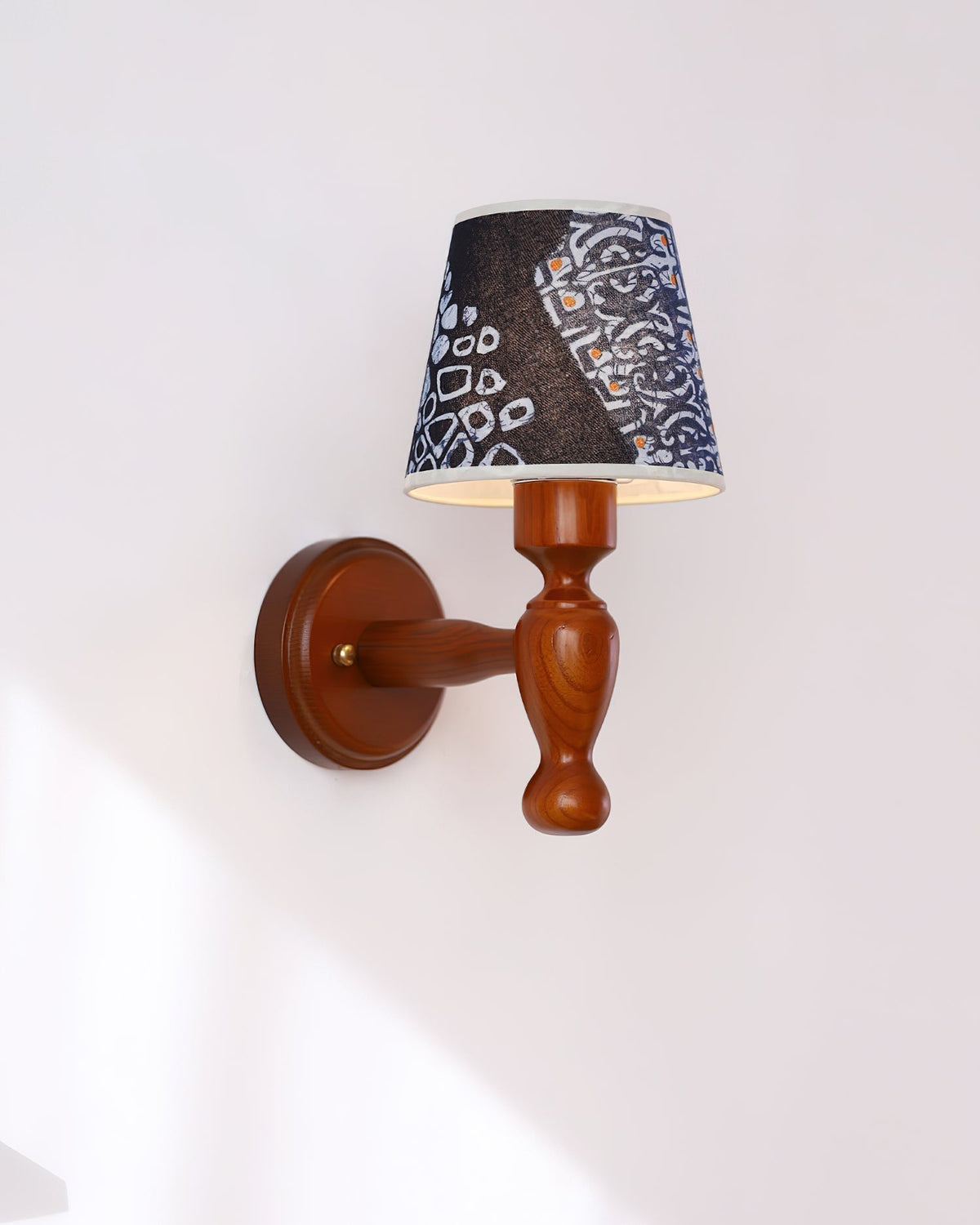 Orbel Mapleleaf Wandleuchte aus Holz