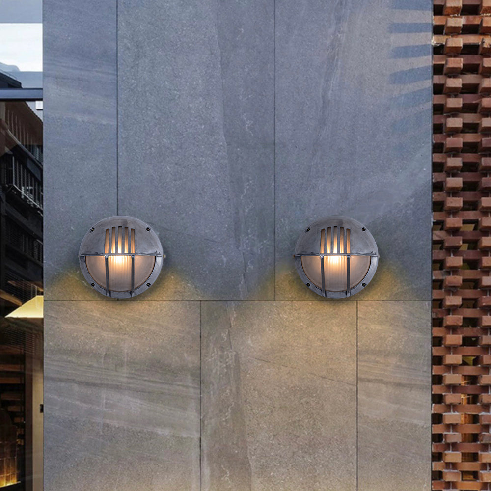 Wyre Geometrische moderne Wandleuchte aus Metall und Glas