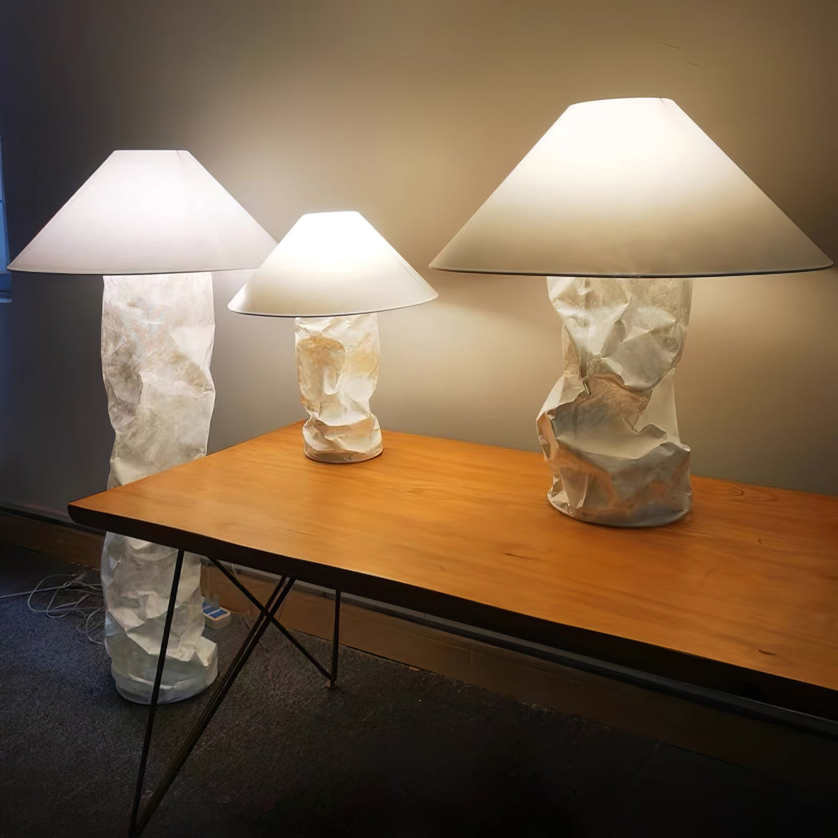 Lalemu Tischlampe aus Papier im künstlerischen Stil