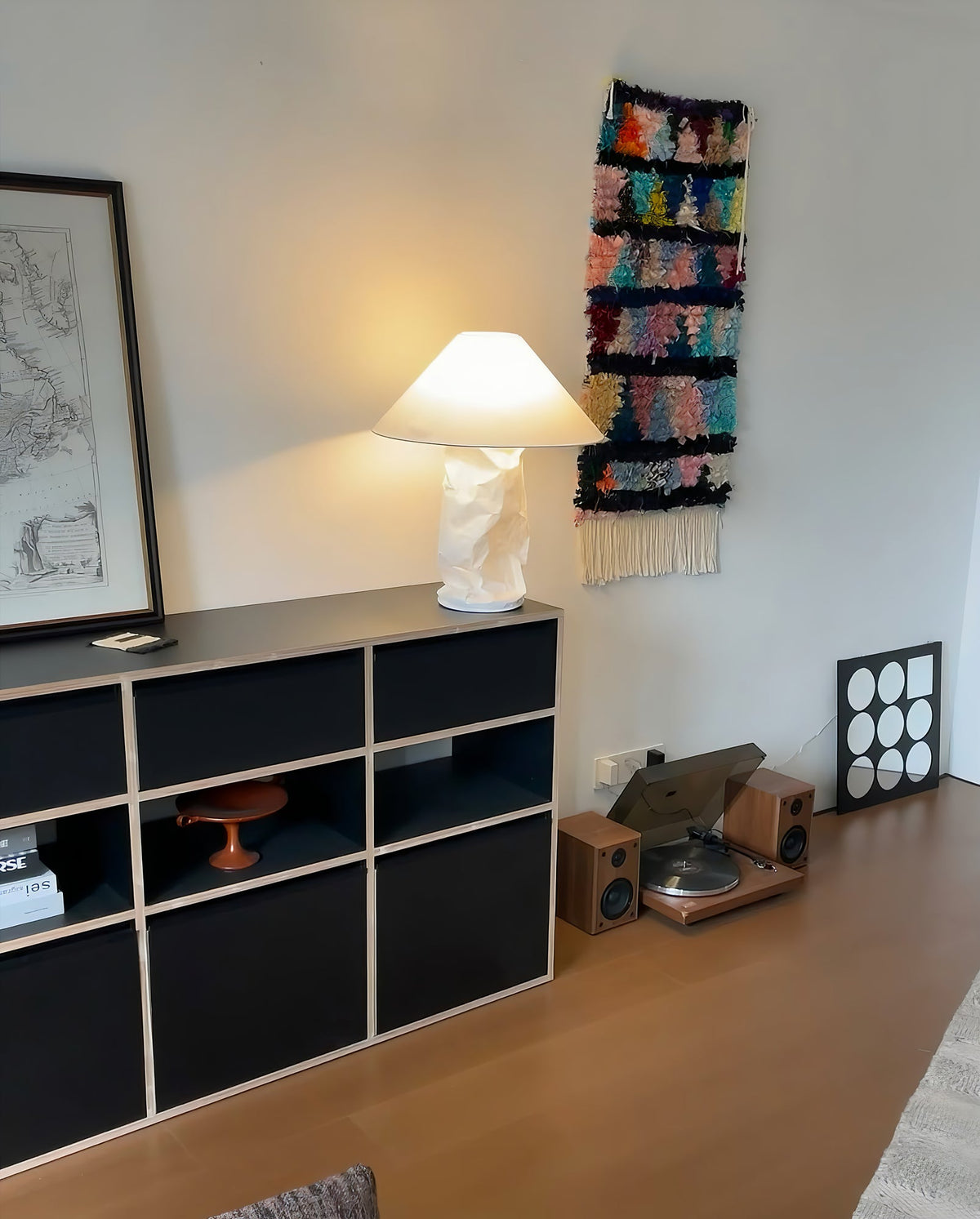 Lalemu Tischlampe aus Papier im künstlerischen Stil