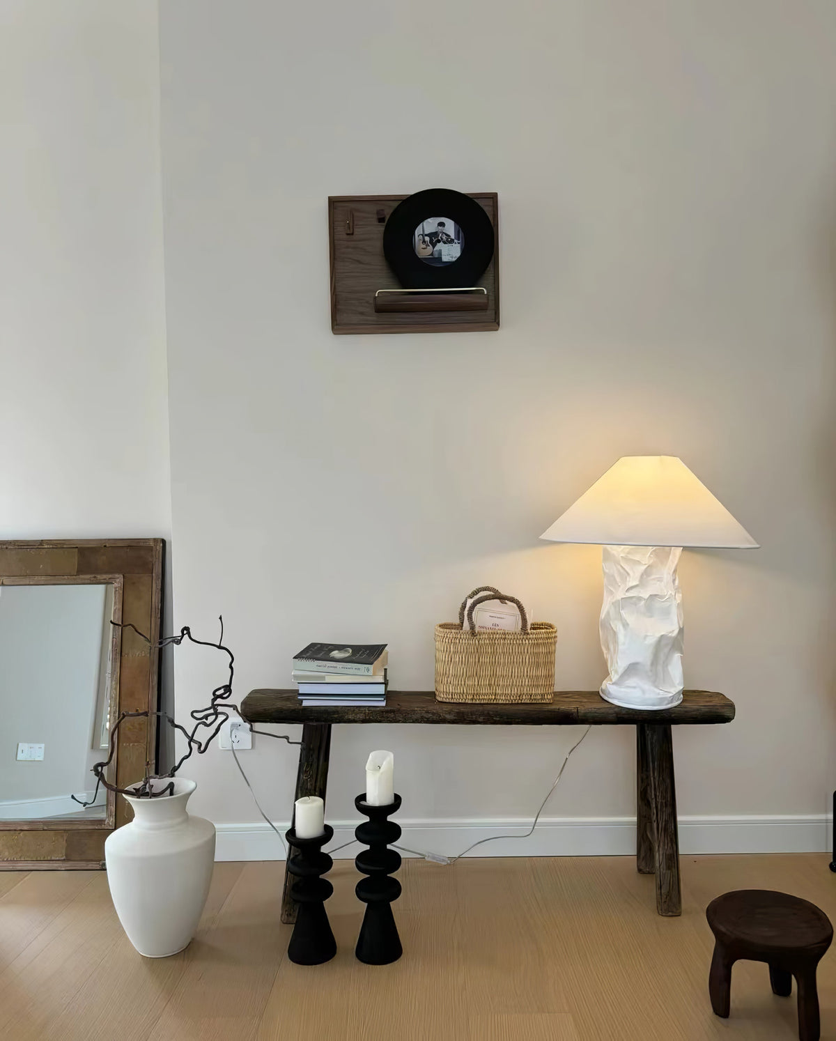 Lalemu Tischlampe aus Papier im künstlerischen Stil