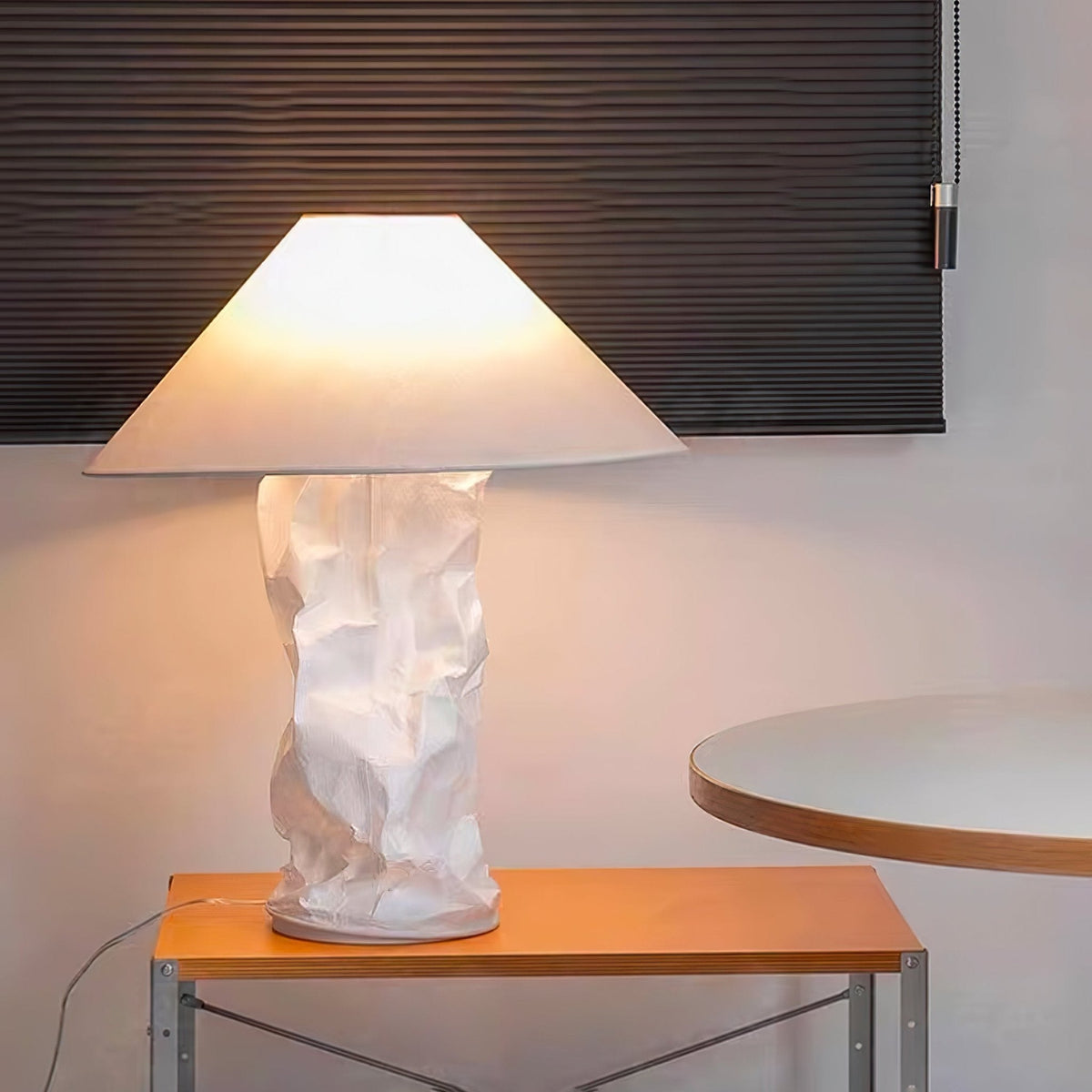 Lalemu Tischlampe aus Papier im künstlerischen Stil